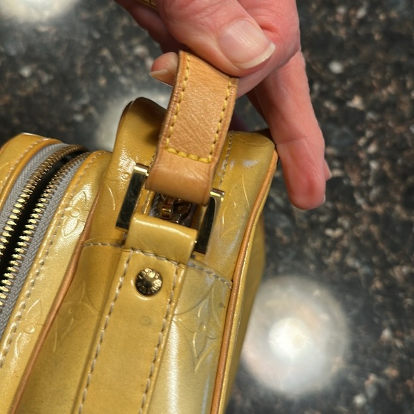 Louis Vuitton Yellow Crossbody Bag - Picture 14 of 14